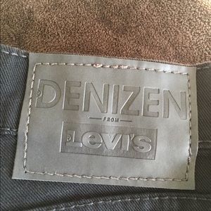 Levi’s black skinny jeans